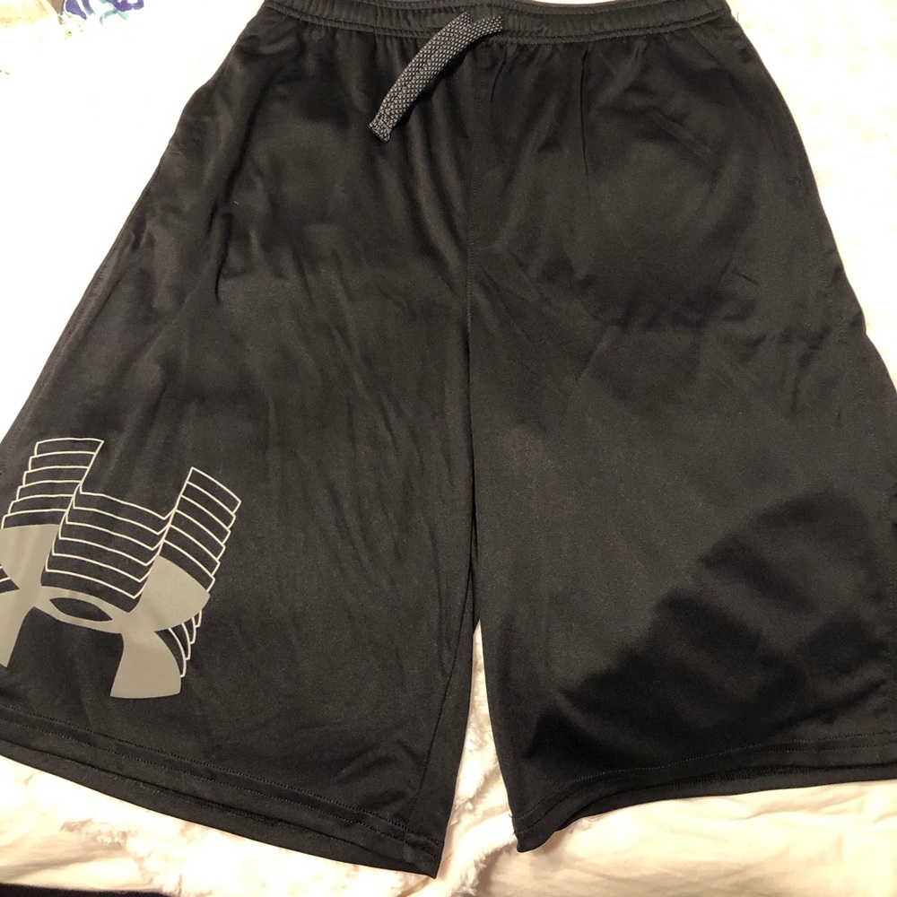 Boys XL Under Armour shorts
